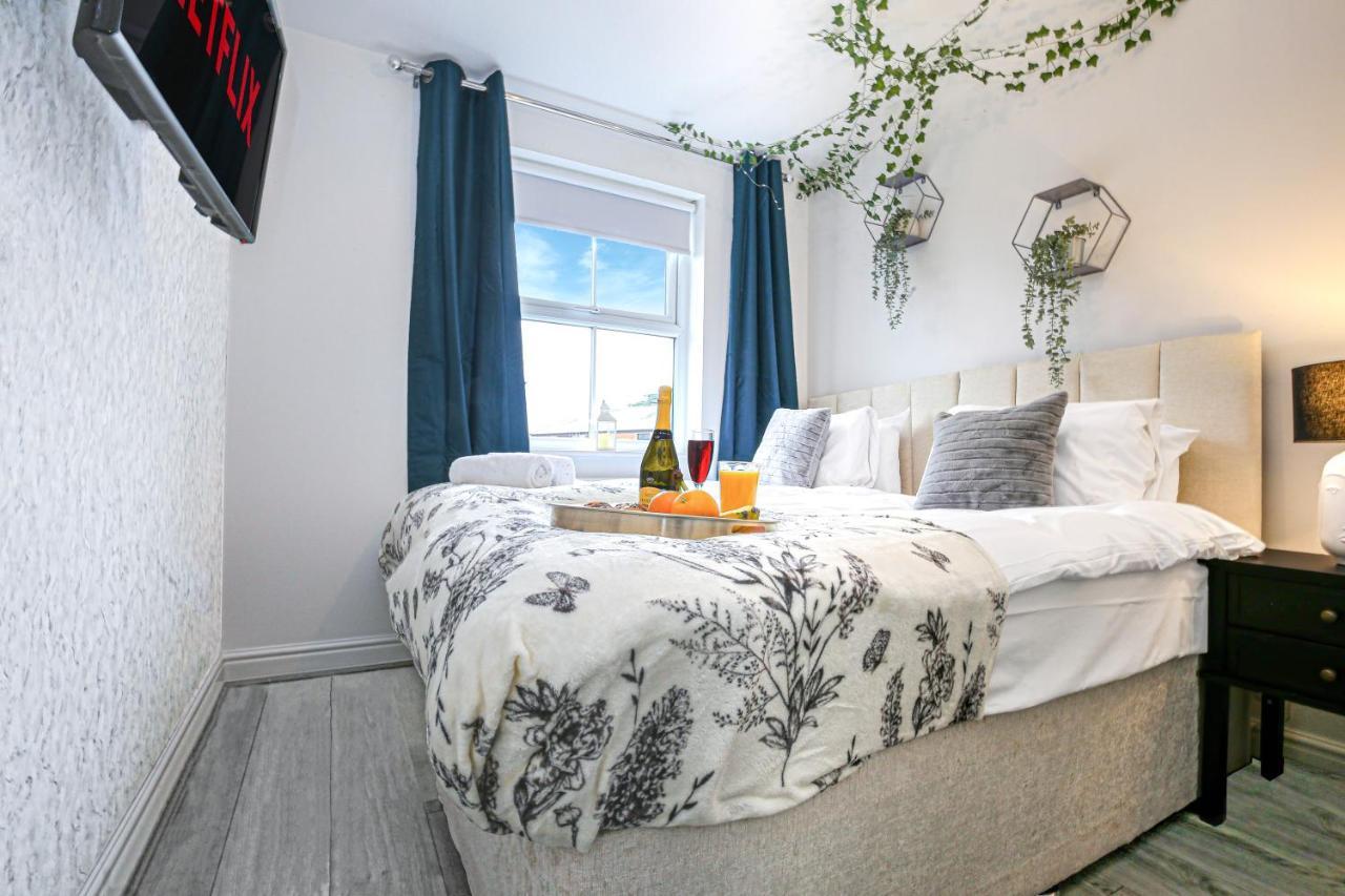 Yoko Property: Luxury 4-Bedroom House with Free Parking and Fast WiFi Milton Keynes Exterior photo